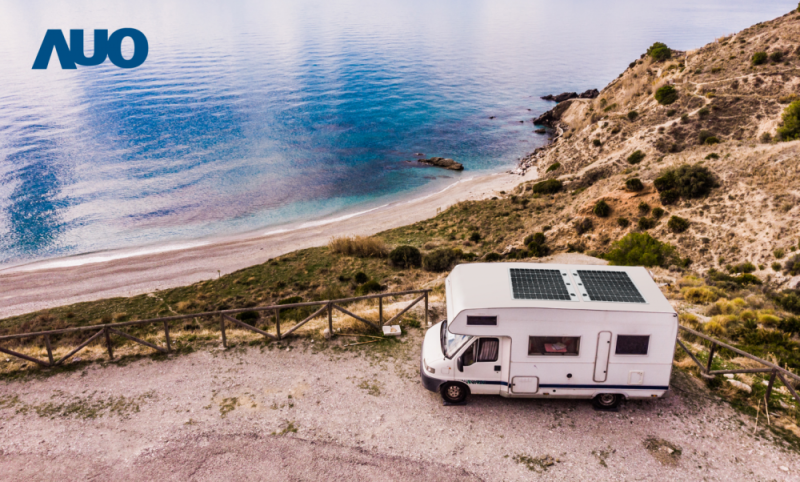 「可撓輕量化太陽光電板SunCurva」使用輕量特殊耐候型複合板取代傳統太陽能板的玻璃前板，不僅降低70%重量，每米平方僅3Kg；具有抗衝擊性能及通過電磁相容性測試，可應用於交通運輸工具，如露營車、遊艇等